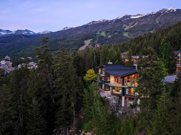 3855 Sunridge Ct, Whistler, BC V8E 0W1