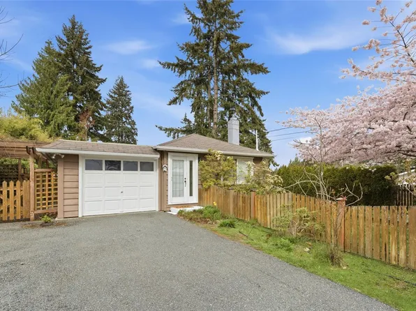 629 Jones St, Qualicum Beach, BC V9K 1H2