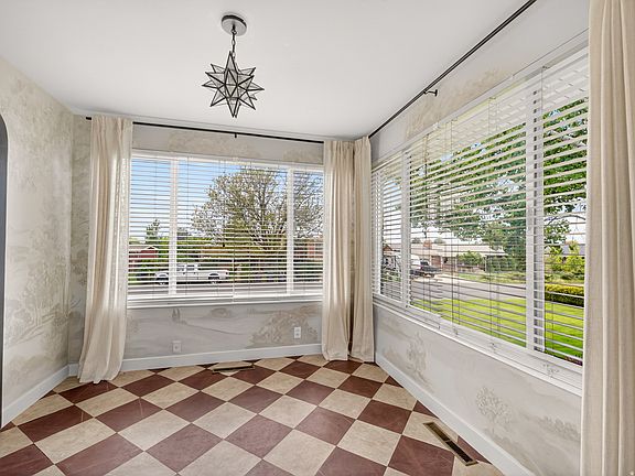 4th image of 3030 Cherokee Ln