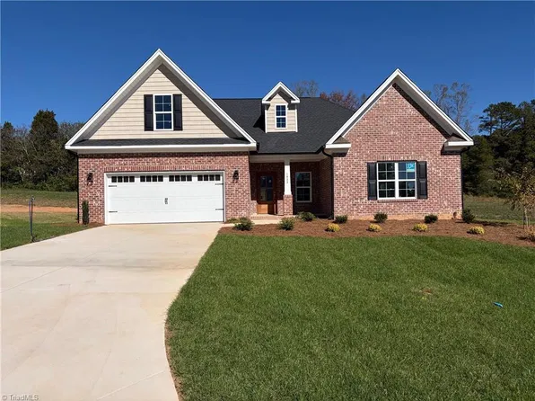 1933 Michelle Dr, Clemmons, NC 27012