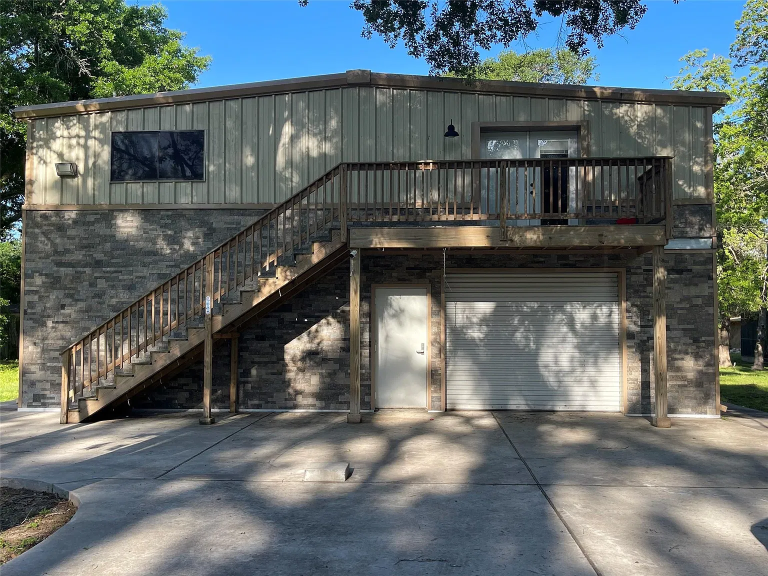 3 bed, 2.0 bath, 1500 sqft, $2,600 — Photo 1