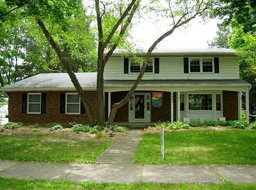 2nd image of 2905 Crestwood Dr