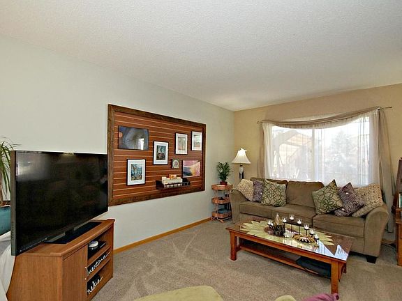 Comfortable sized living area, with brand new high quality carpet throughout.