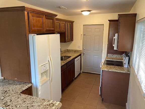 3rd image of 2501 Ives Ave #1