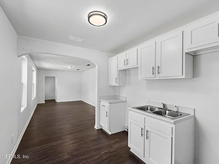 3250 Soutel Dr — Photo 10