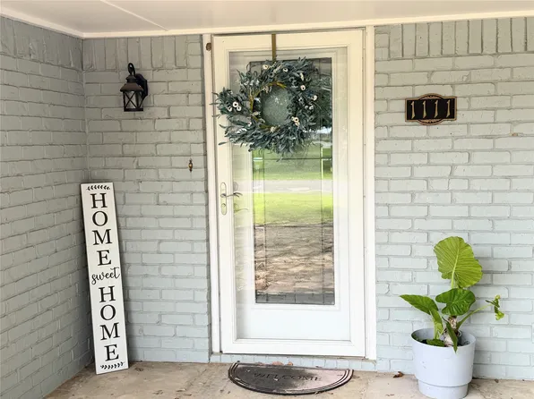 1111 Joel St, Groesbeck, TX 76642