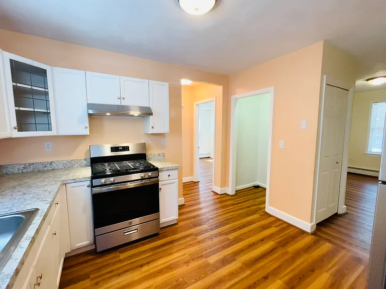 137 W Selden St #1 — Photo 10