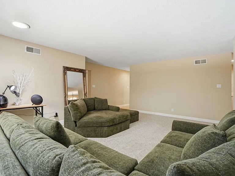 4657 Brenda Cir — Photo 9