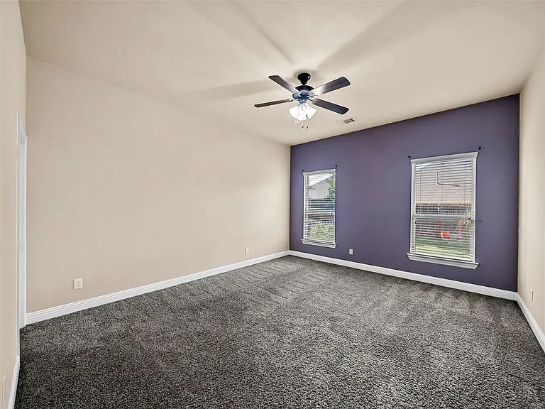 604 Darby Ln — Photo 37