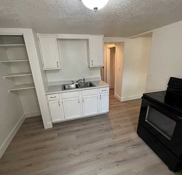 616 N 300 E — Photo 4