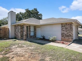 2112 Windhurst Dr, Arlington, TX 76015