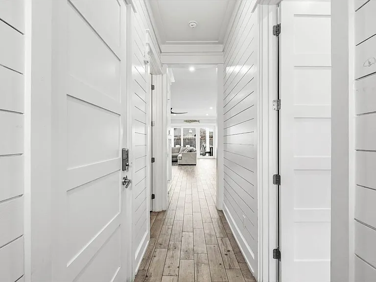 503 Albatross St — Photo 8