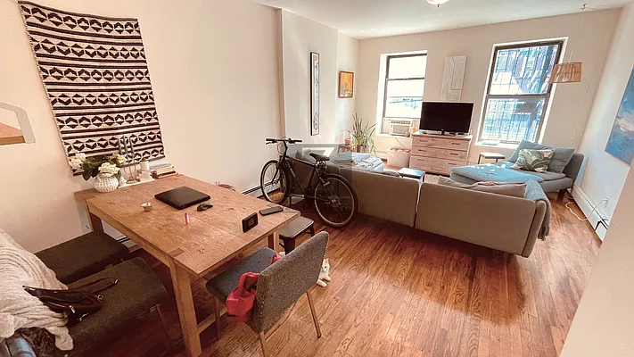 Rented by ZealEstate Group Inc | media 4