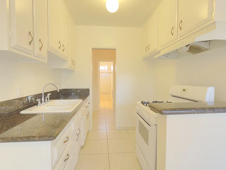4808 Riverton Ave #7 — Photo 17