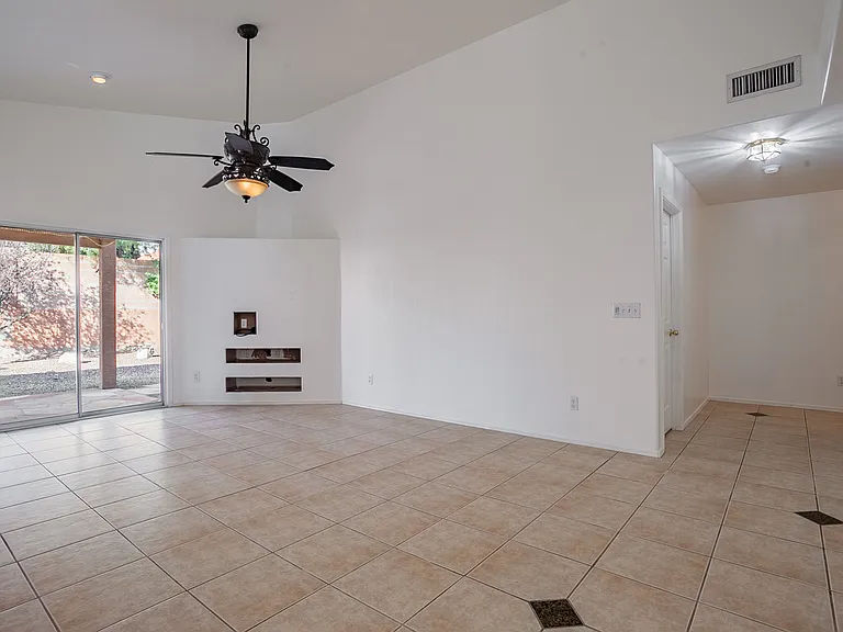 685 W Placita Vega Vis — Photo 15