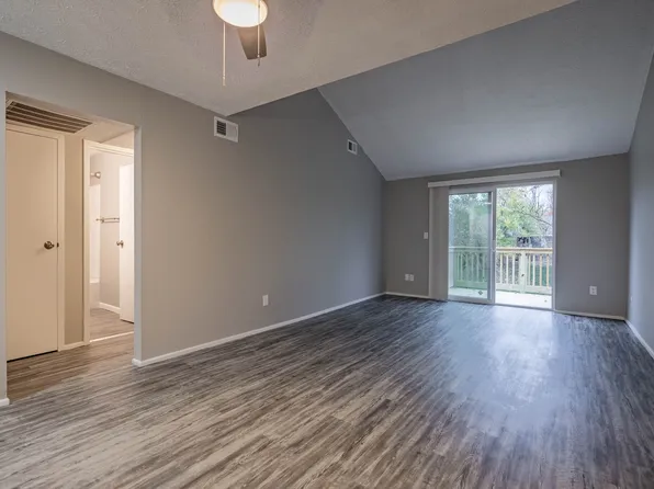 70 Hidden Valley Dr APT 72, Newport, KY 41076