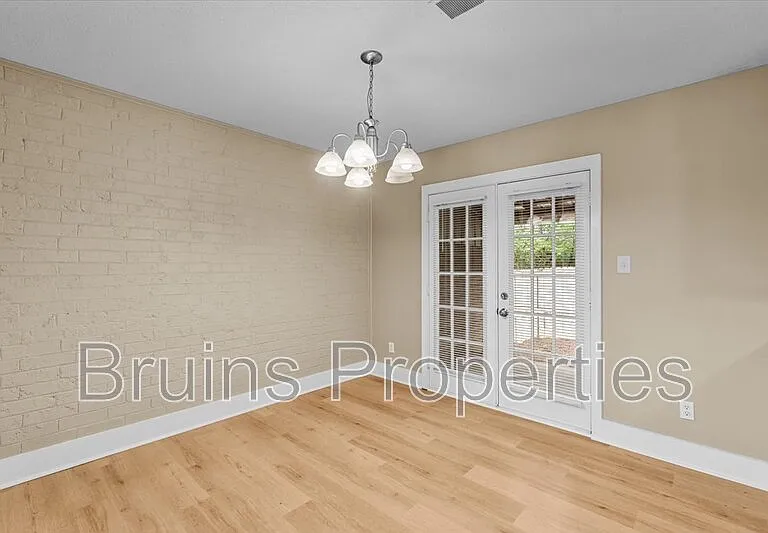 1825 Johnson St E #1 — Photo 7