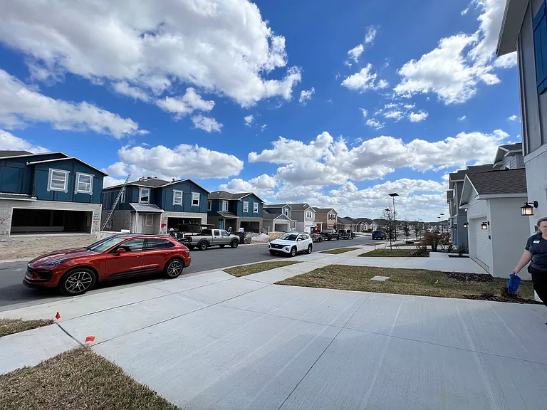 2170 Lasso Loop — Photo 3