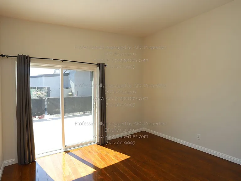636 E Birch St #E — Photo 8