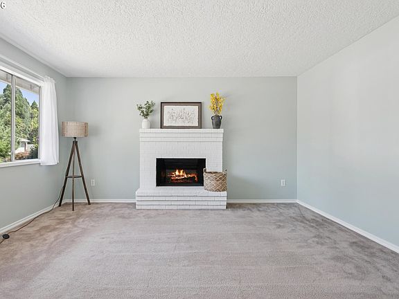 3rd image of 19255 Whitney Ln