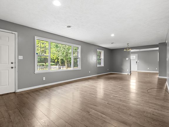 5th image of 181 Foote Rd