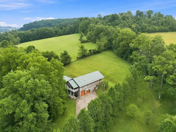 28 Dutch Glory Rd, Amity, PA 15311