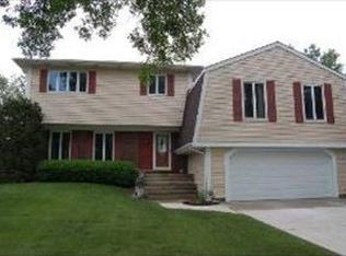 213 Continental Ln, Schaumburg, IL 60194