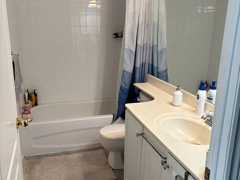 393 King St W #807 — Photo 15
