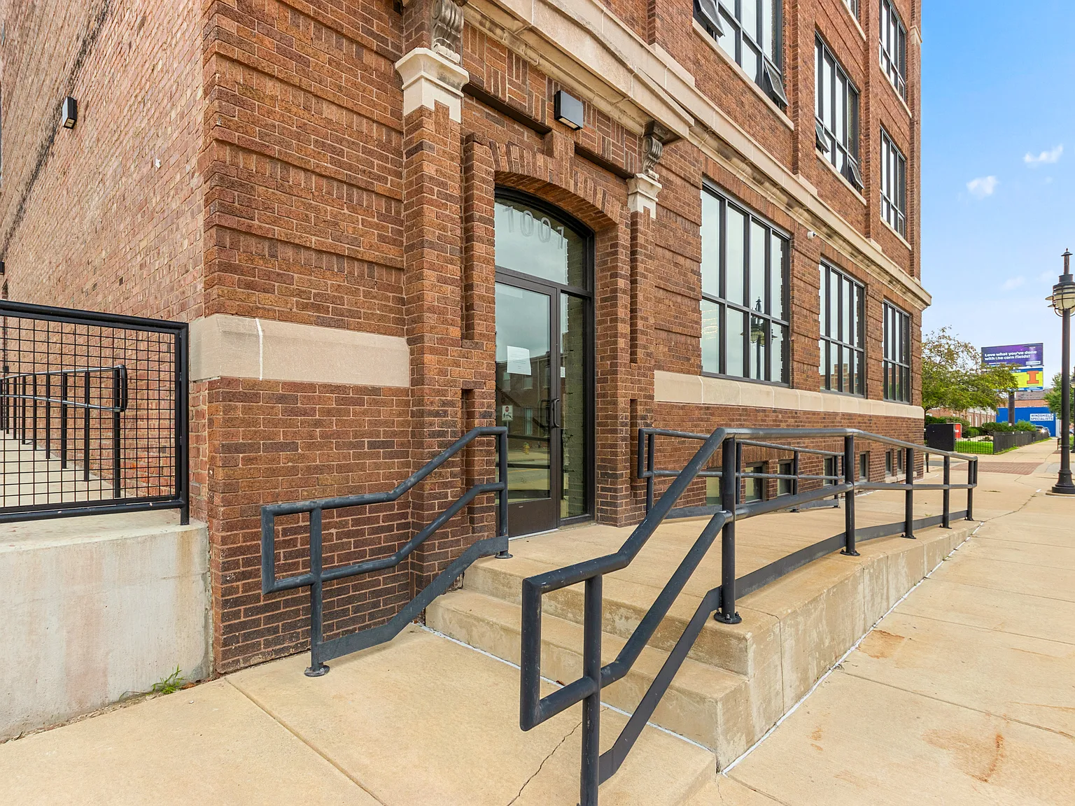 1 bed, 716 sqft, $2,000 — Photo 3