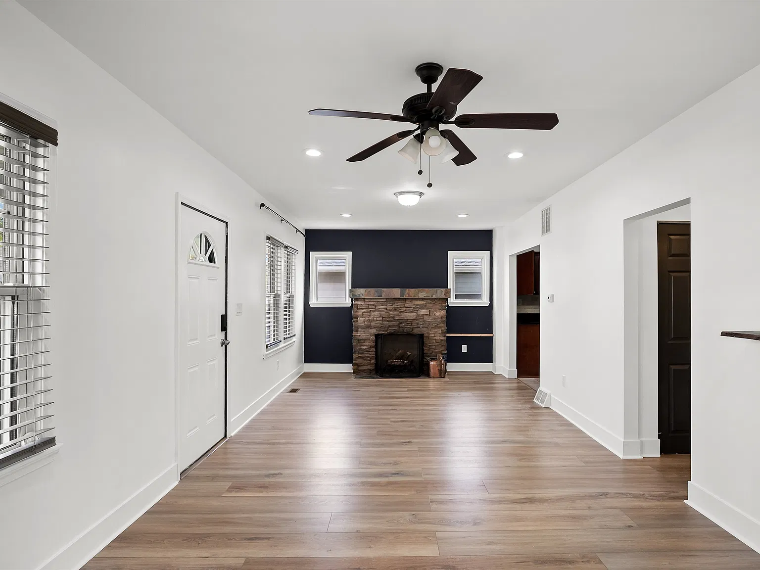 3 bed, 1504 sqft, $3,100 — Photo 2