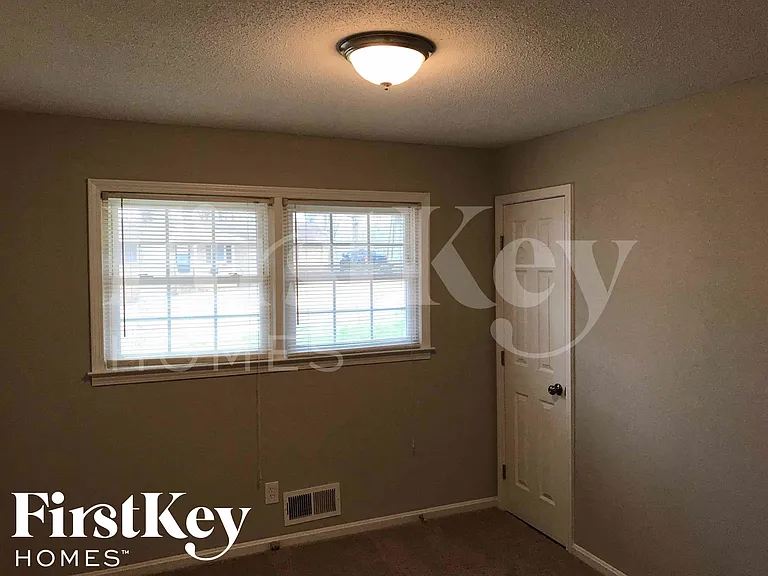 147 Shady Lane Cir — Photo 8