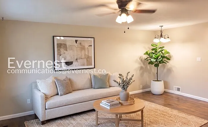 226 Columbine Ct — Photo 6