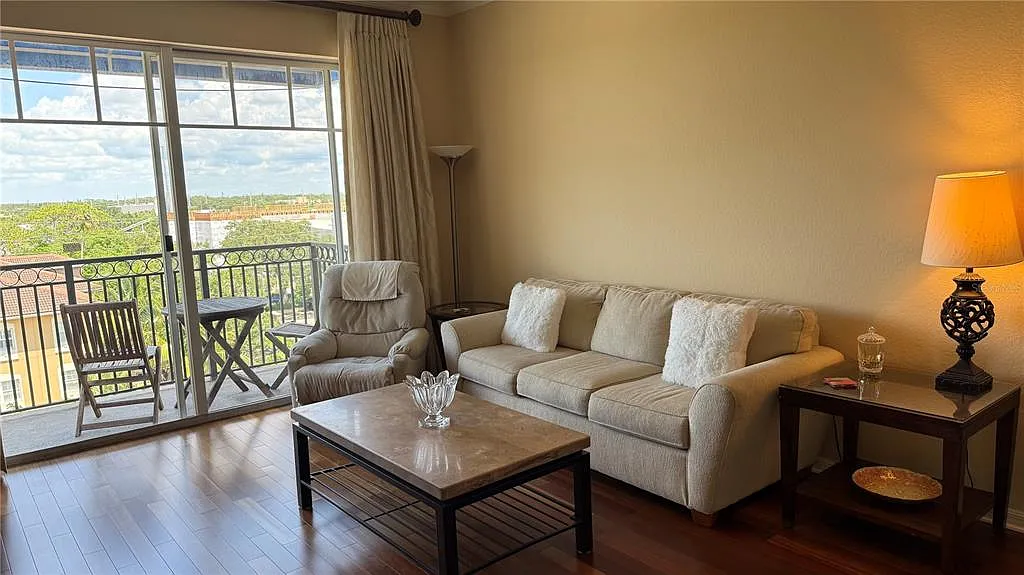 2 bed, 2.0 bath, 1051 sqft, $2,500 — Photo 4
