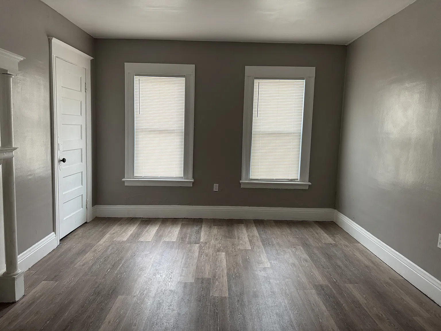 215-217 Emerson Street - 215 UP — Photo 2