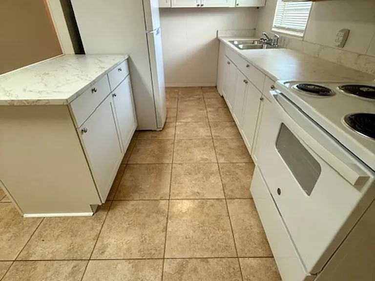 594 Florosa Ct — Photo 12