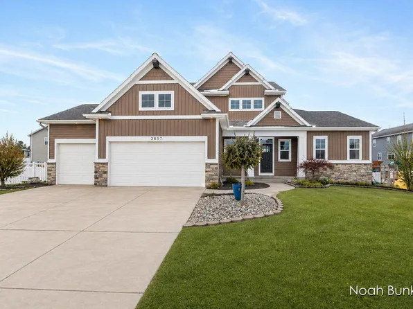 3857 Winsome Dr, Hudsonville, MI 49426