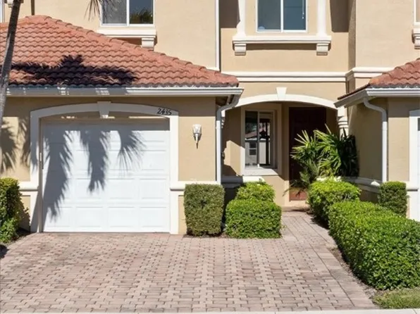 2435 Laurentina Ln, Cape Coral, FL 33909