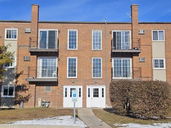 125 W Elk Trl APT 225, Carol Stream, IL 60188