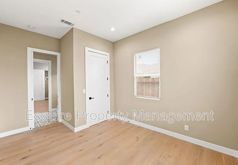 545 Carty Dr — Photo 19