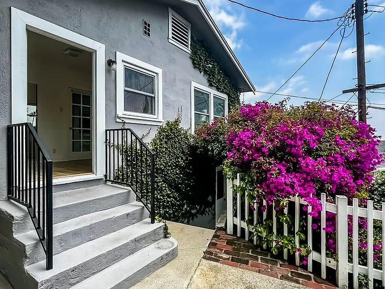 Unbelievable Stand-Alone 2-Bedroom House in Prime West Hollywood Hills — Photo 21