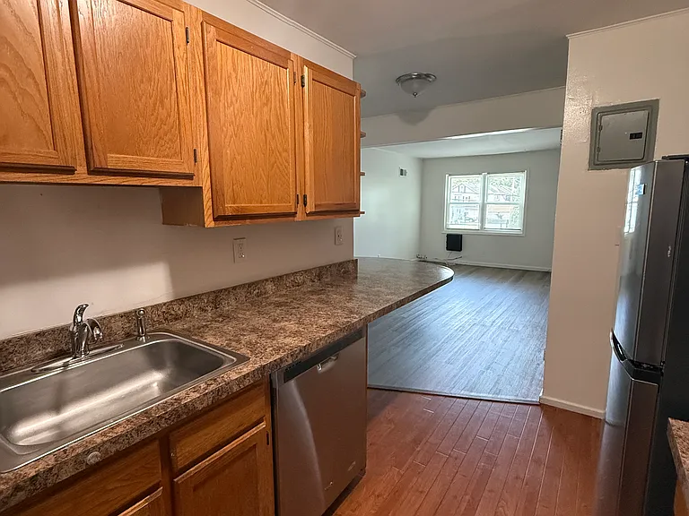 28 College Ave #B — Photo 9