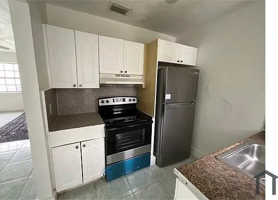 1240 NE 143rd St — Photo 16