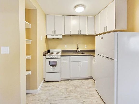 5th image of 3257 Delaware St APT 5