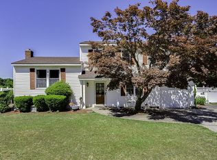 9 Roberta Ave, Farmingville, NY 11738