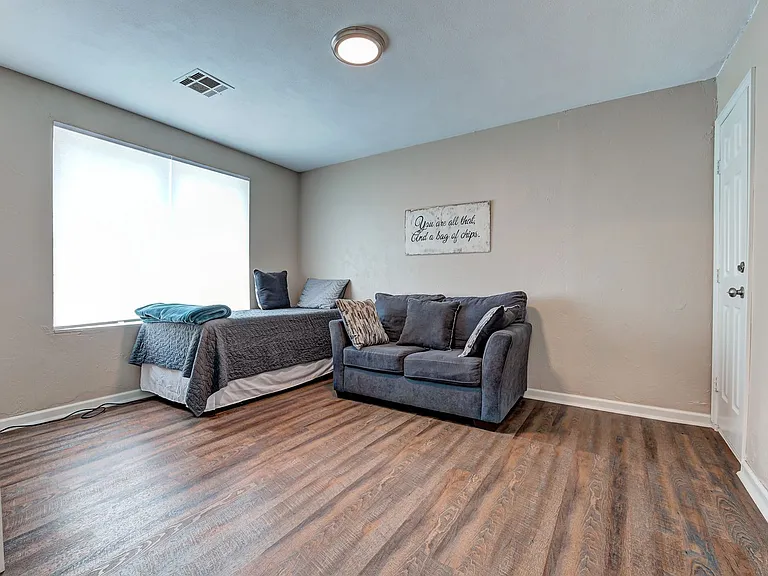 2801 Croydon Ct — Photo 15