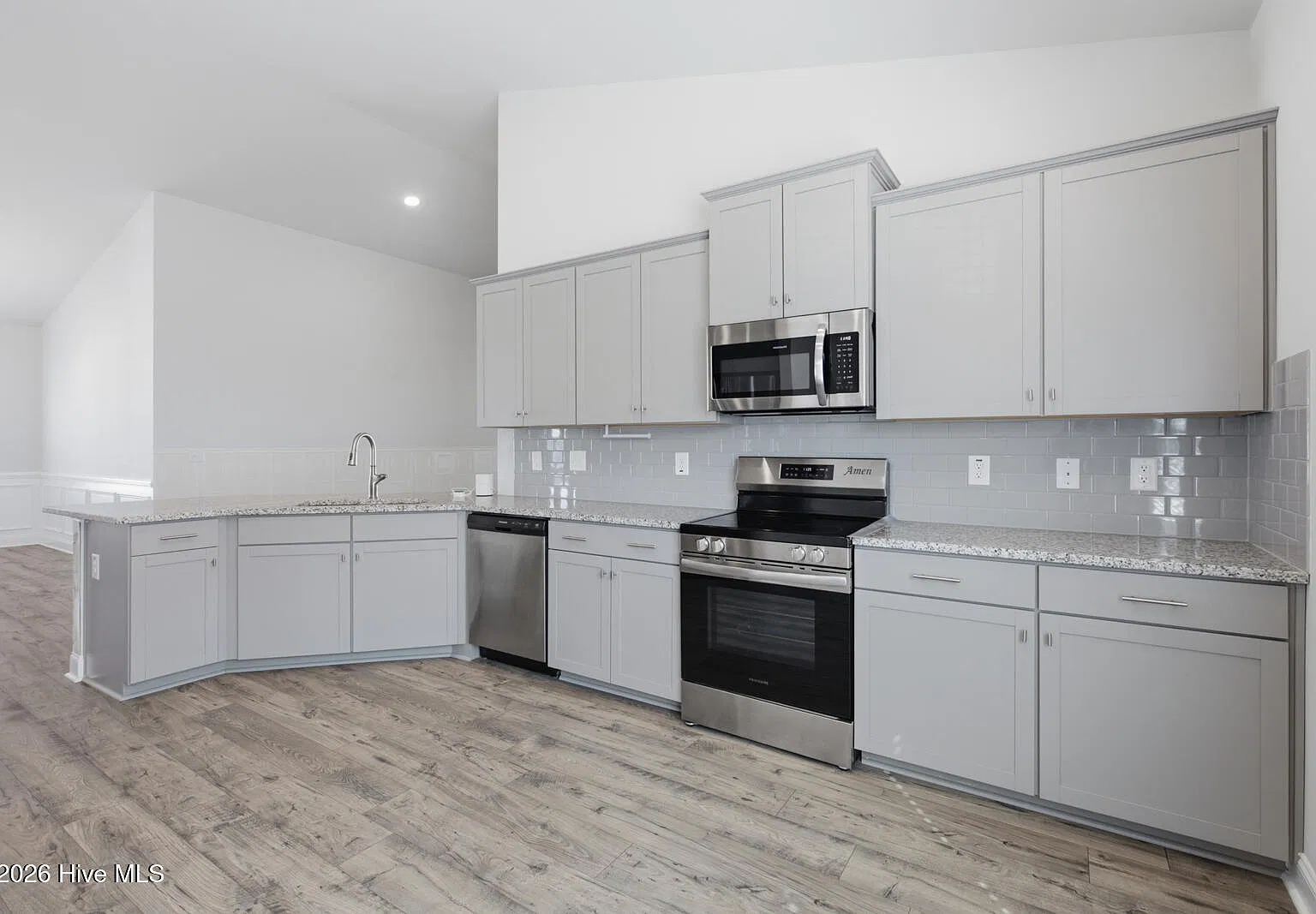 4 bed, 2.0 bath, 1830 sqft, $2,000 — Photo 4