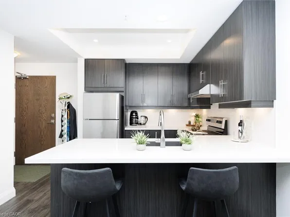 30 Hamilton St S #201, Hamilton, ON L8B 1V8