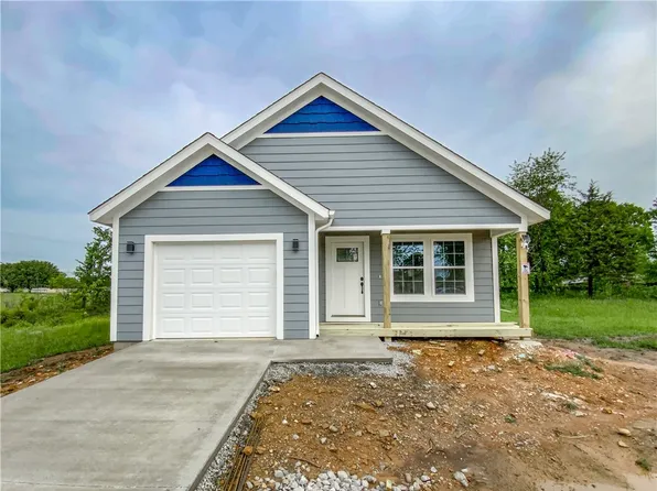 1100 Spruce St, Green Forest, AR 72638