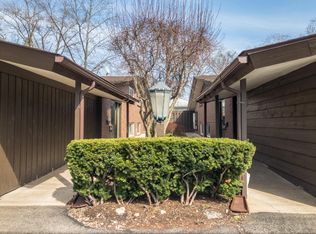 419 Lageschulte St, Barrington, IL 60010