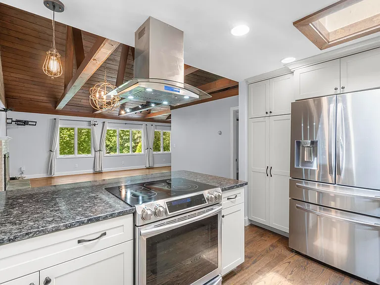 215 Manor Rd — Photo 13